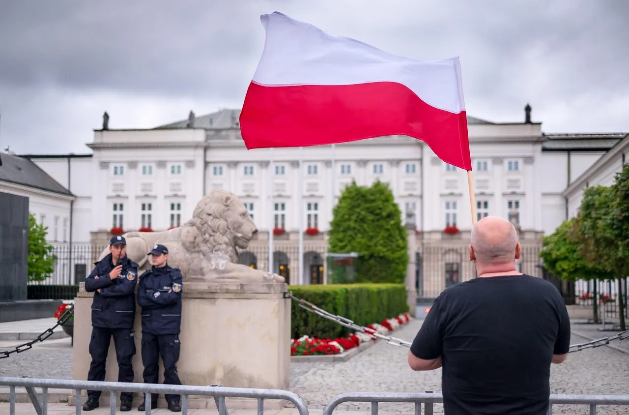 Карол Навроцки печели изборите за президент в Полша