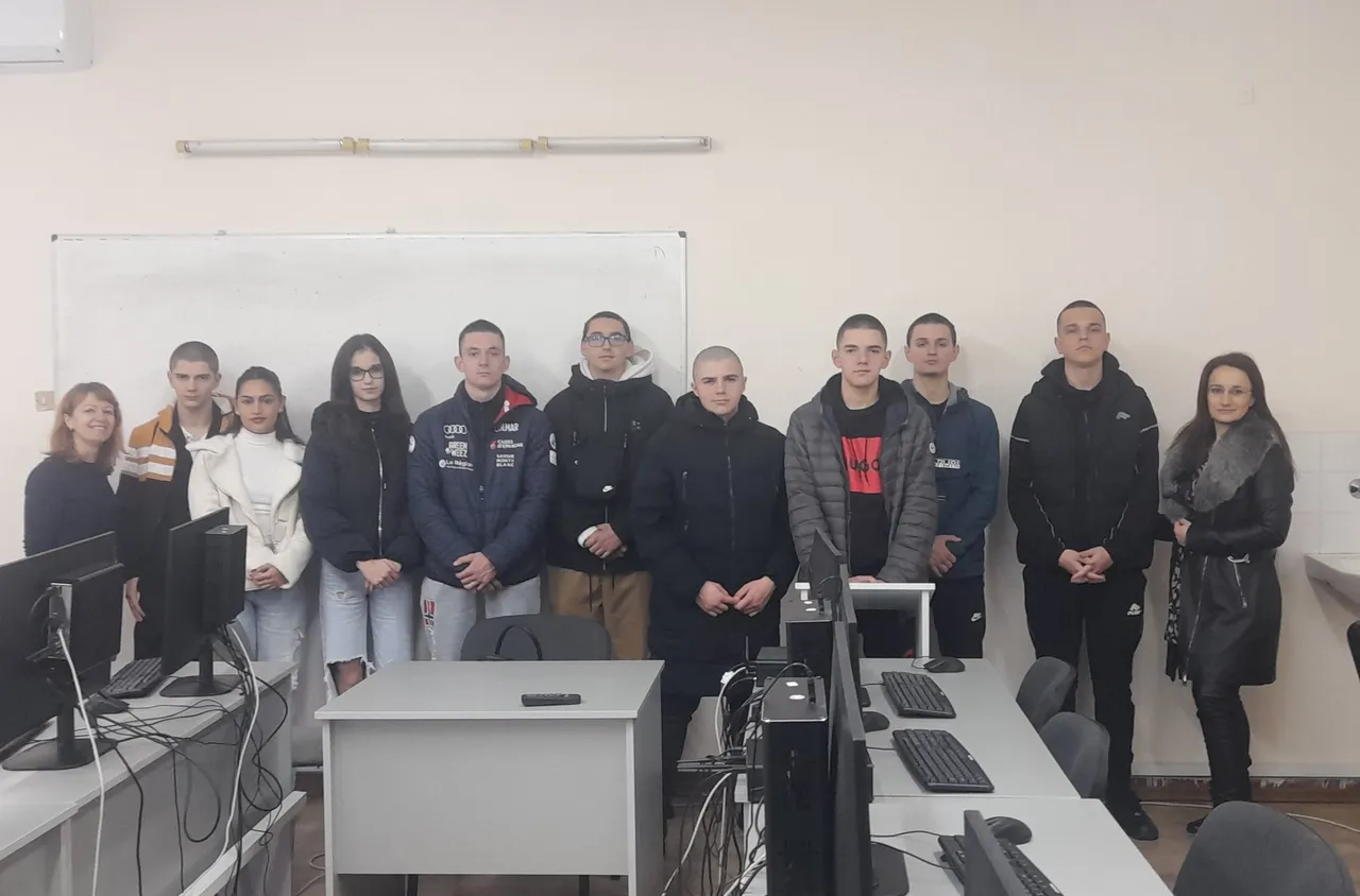 Ученици от техническата гимназия в Самоков посетиха ЮЗУ "Неофит Рилски"