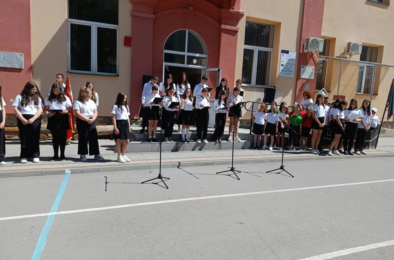 СУ "Христо Ботев" отбеляза своя патронен празник