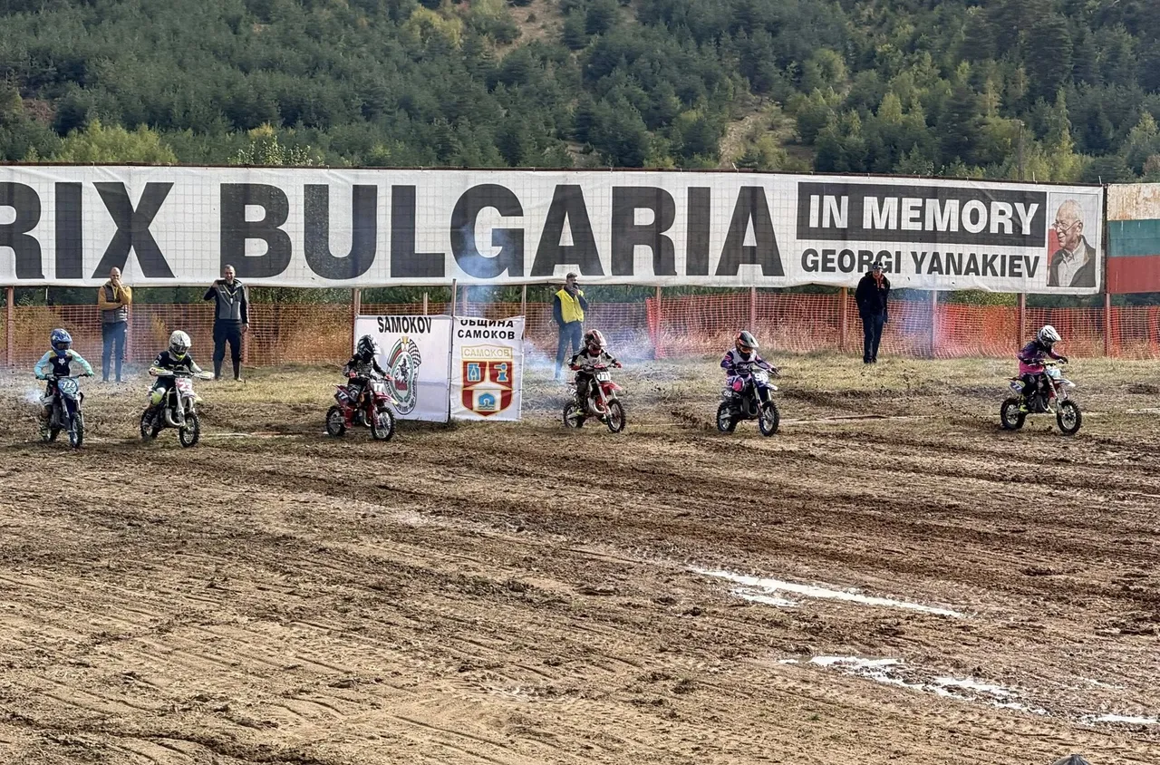Шампионат по мотокрос събра най-добрите състезатели в Самоков