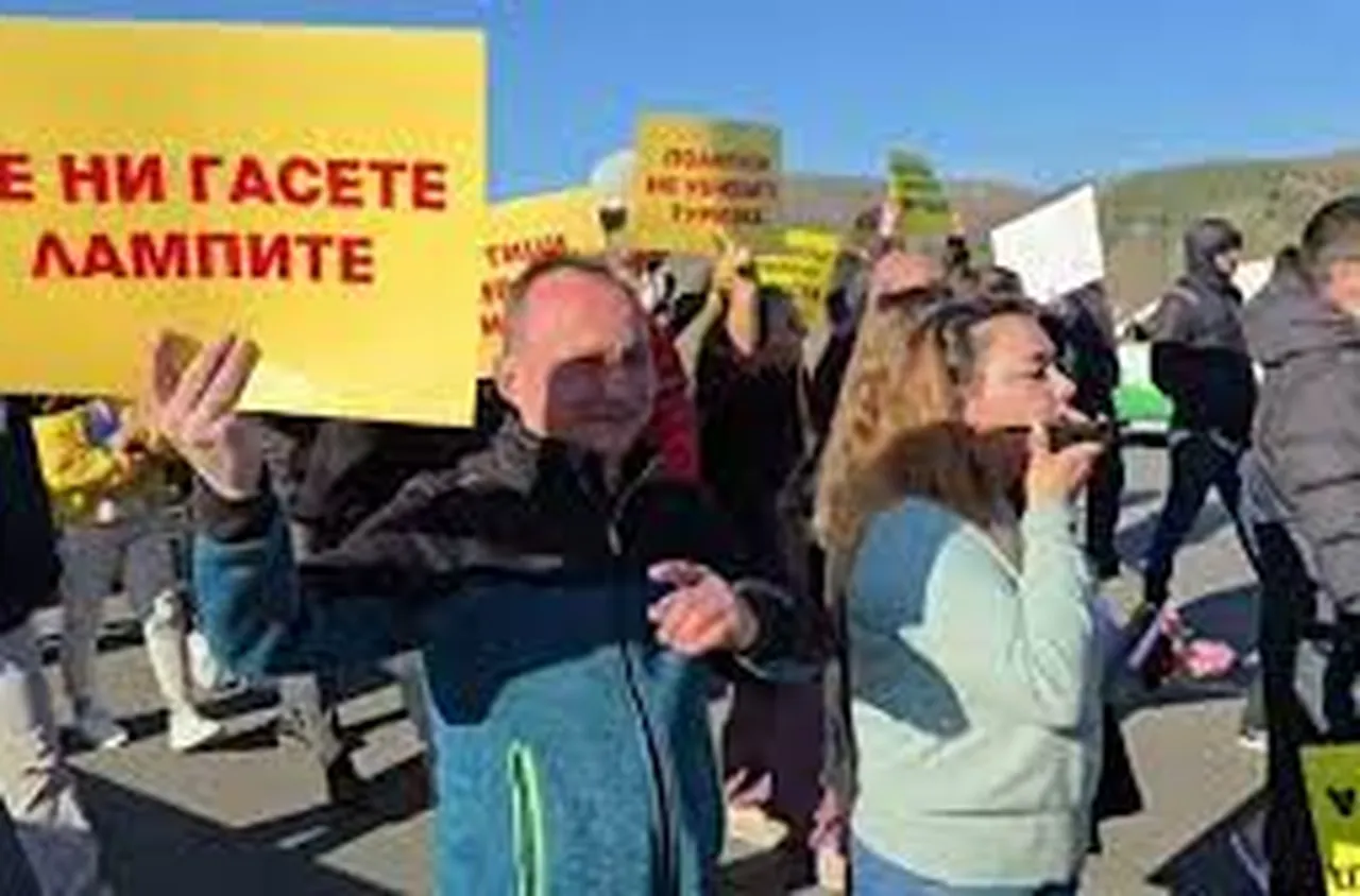Ресторантьори блокираха пътя край Симитли