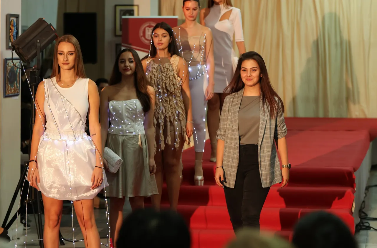 Бъдещи дизайнери участваха на ежегодно модно ревю-конкурс