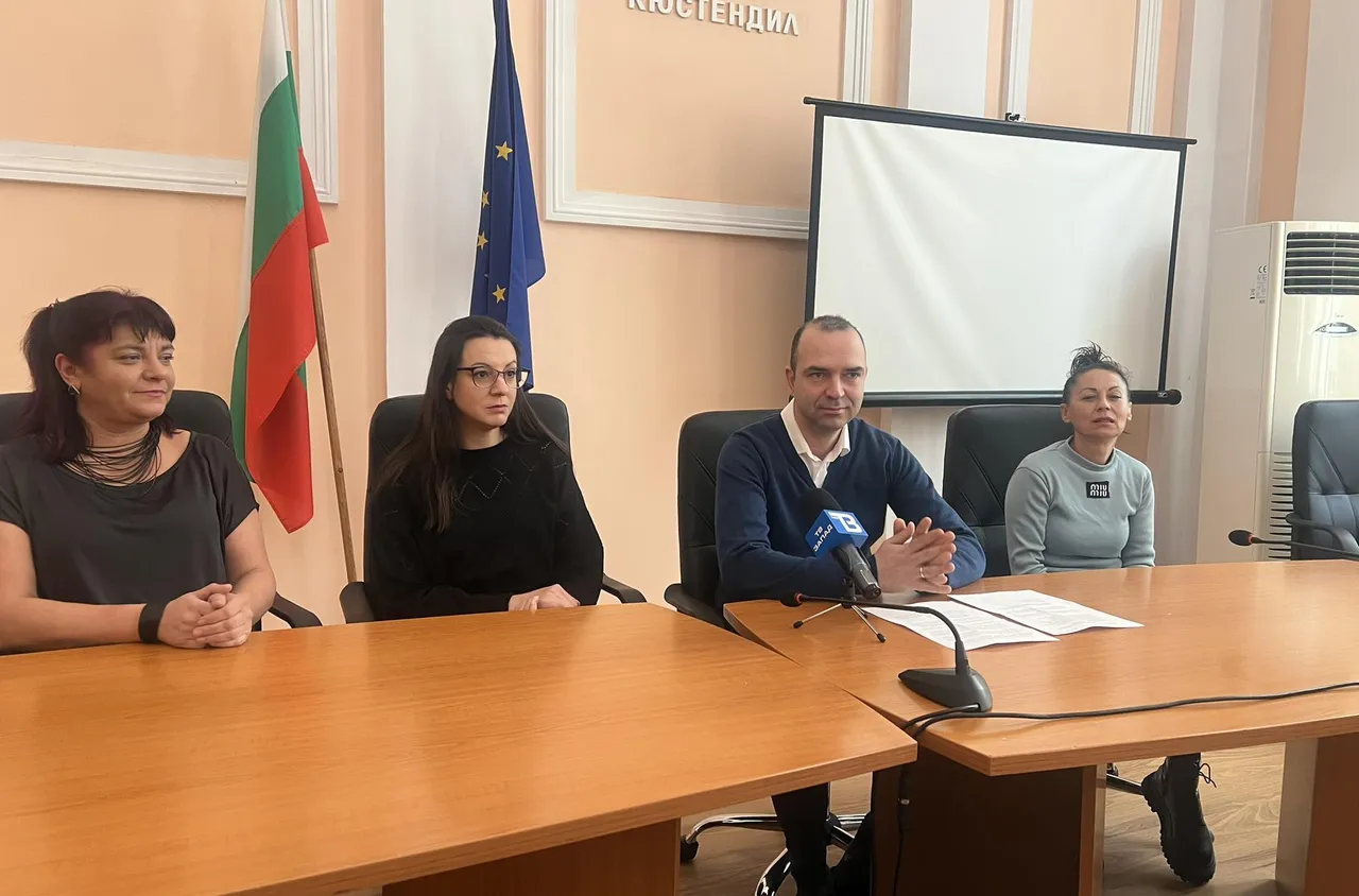 Кметът на Кюстендил представи първите трима стипендианти по медицина