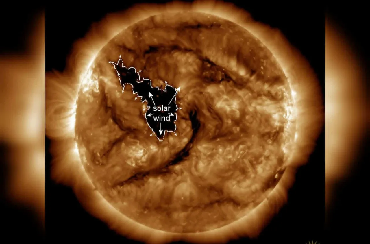 Силна геомагнитна буря ще достигне Земята в следващите дни