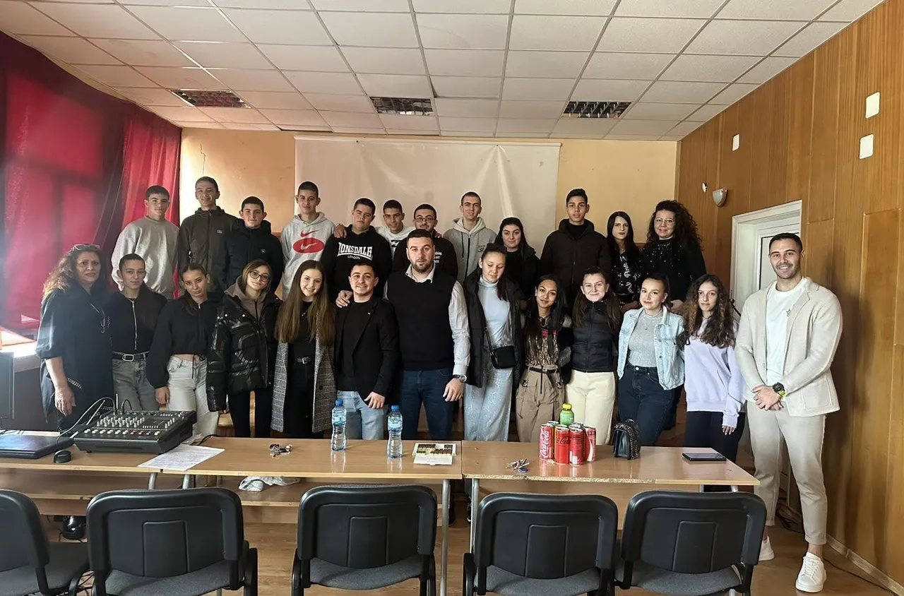 Единадесетокласници от техническата гимназия с участие в инициативата "Бъди човек"