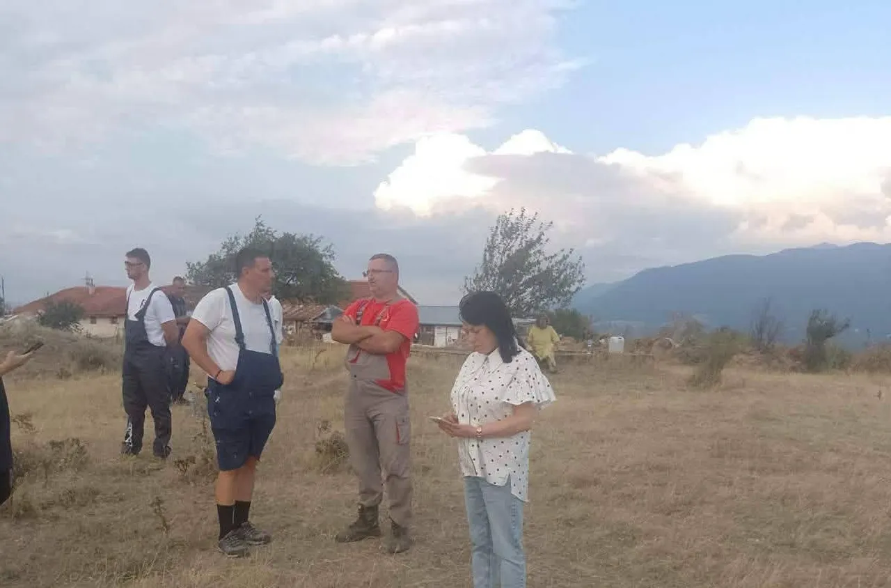 Доброволци и тежка техника се включват в гасенето на пожара село Висока могила