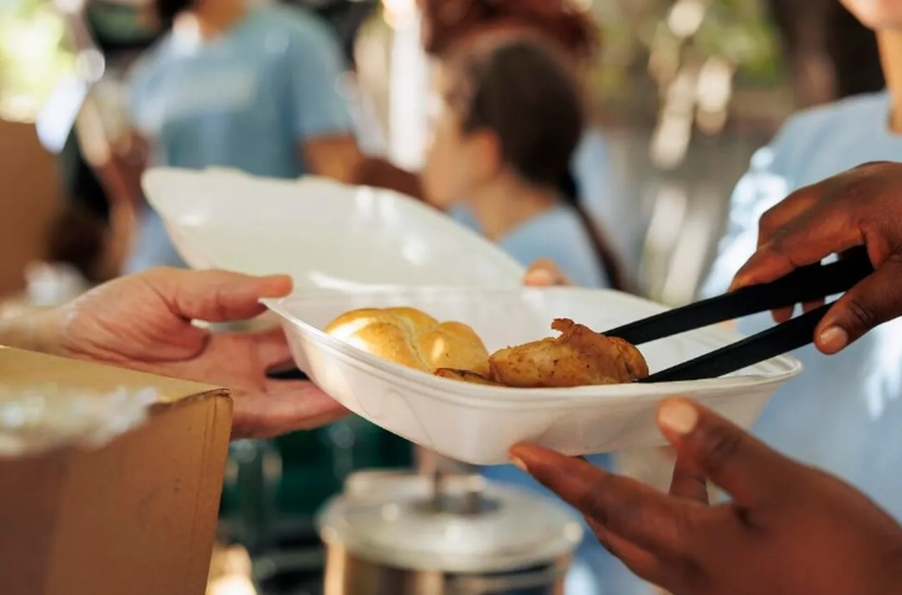 Топлият обяд в Община Баните продължава