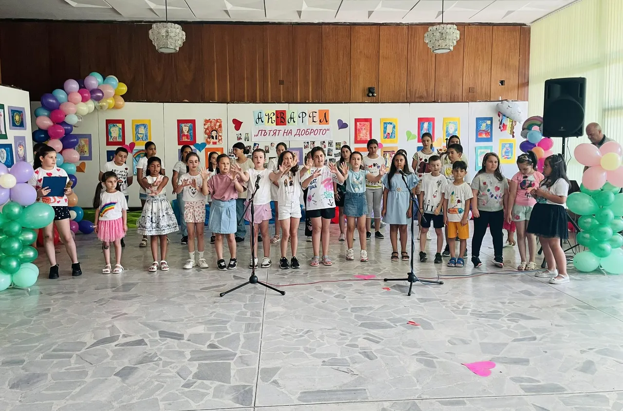Децата от НУ "Яне Сандански" откриха поредната си изложба в Разлог