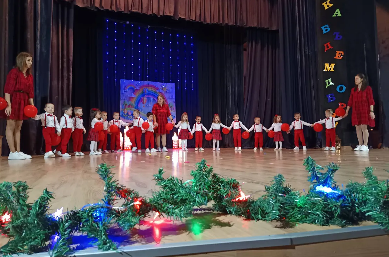 ДГ "Света Анна" в Сапарева баня отпразнува своя патронен празник