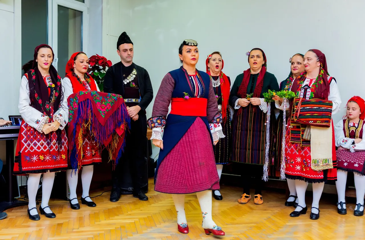 Разлог отваря врата към времето: Книга събира обичай, песни и паметта на поколенията