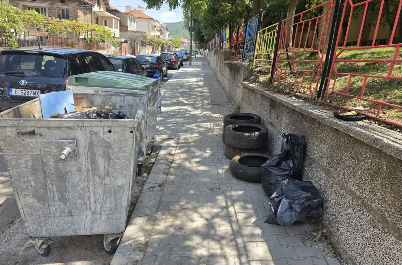 В Петрич продължава ежедневното събиране на гуми и строителни отпадъци