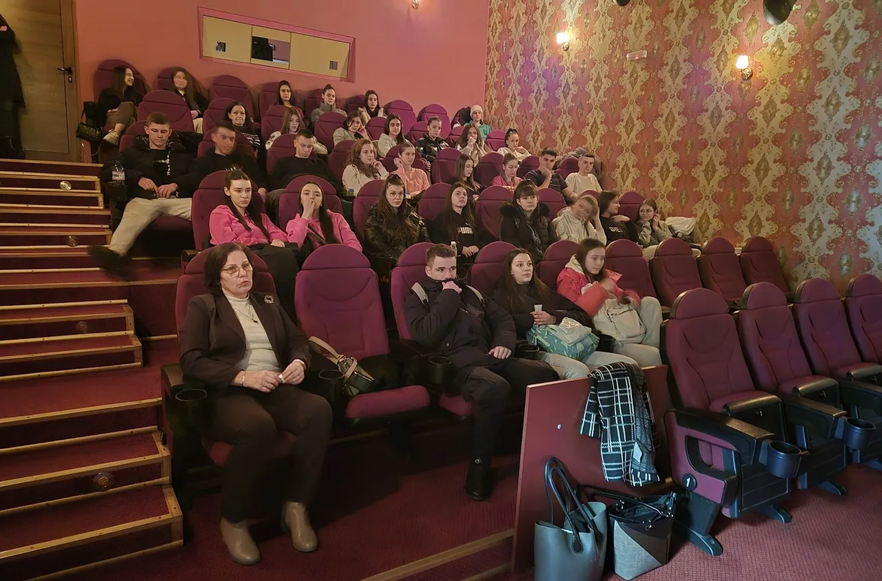 420 ученици от Кюстендил гледаха филм за безопасно използване на интернет