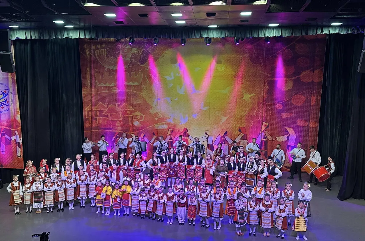 ДЮФА с емоционален концерт-спектакъл "Една любов за цял живот"