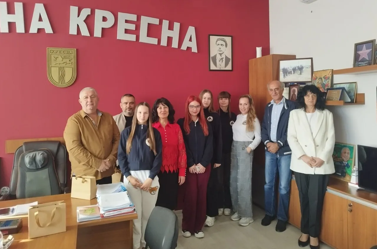 Ученици от Кресна представиха проект по "Еразъм+“ пред местната общност