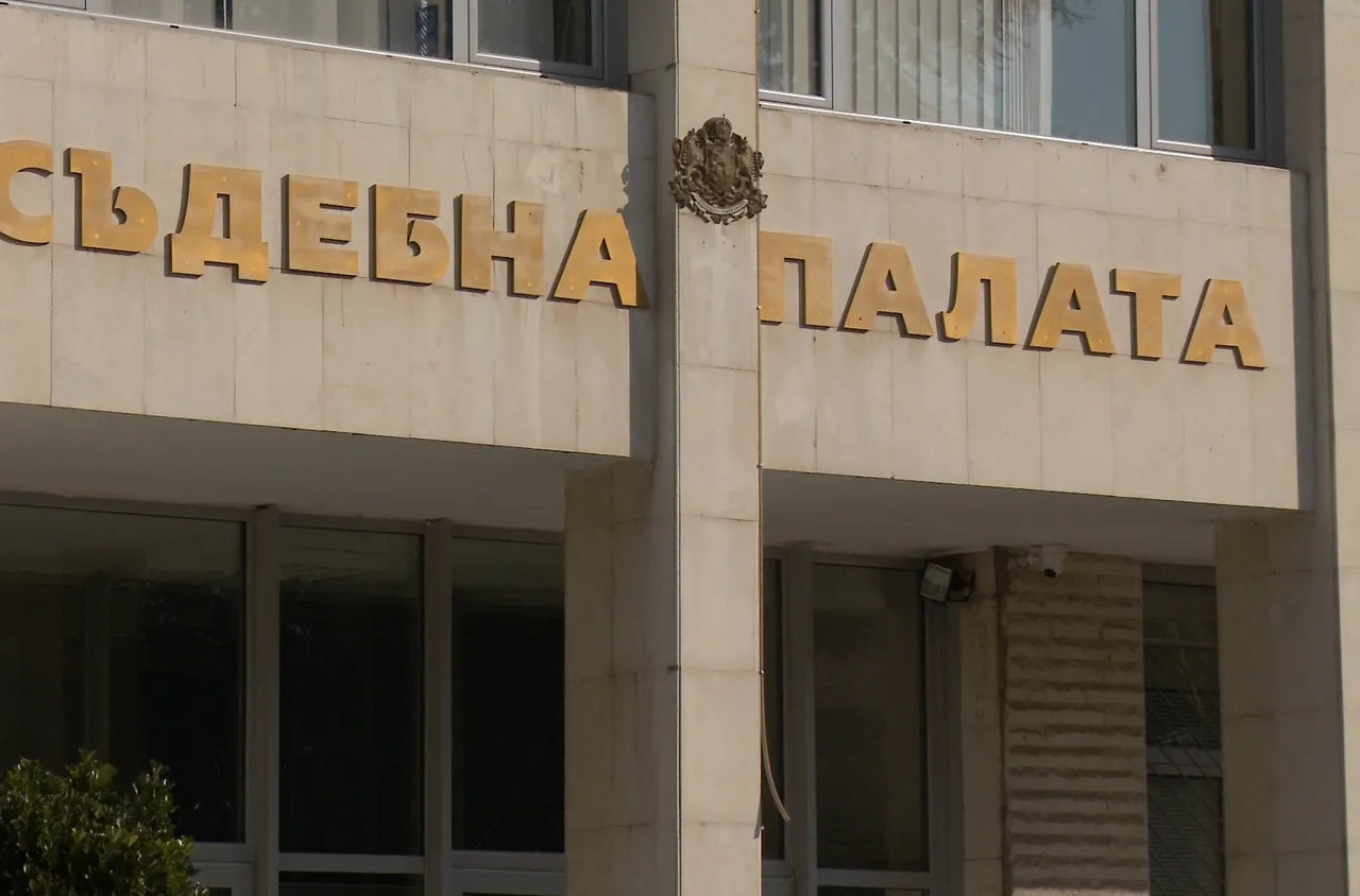 Полицаите от Петрич, арестувани за ОПГ, са под домашен арест