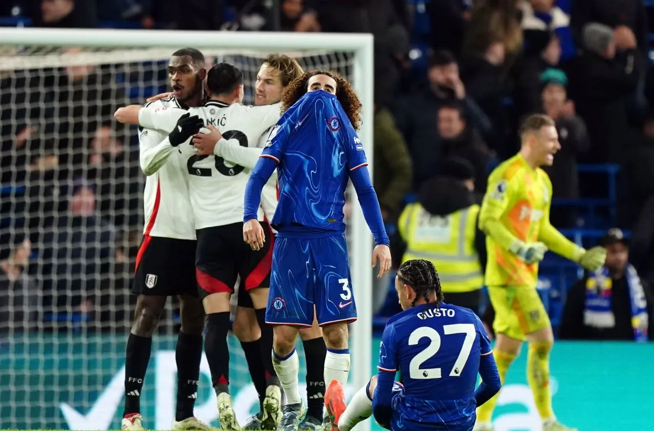 Челси сам се би и изостана от върха в Англия