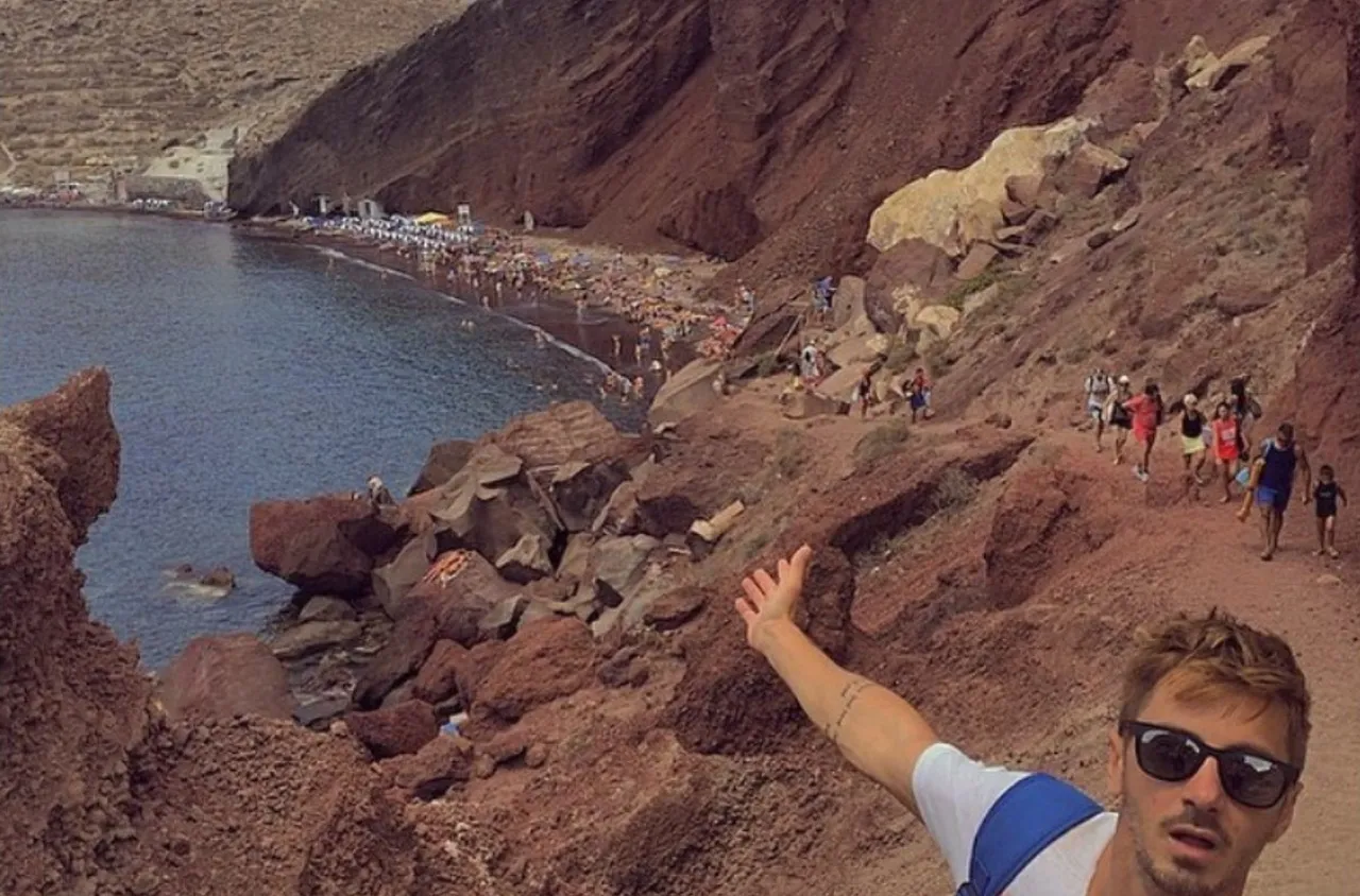 Рухна емблематичен плаж в Санторини