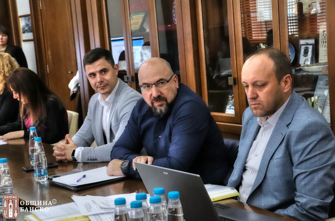 Модернизират изкуственото осветление в Добринище, Места и Филипово