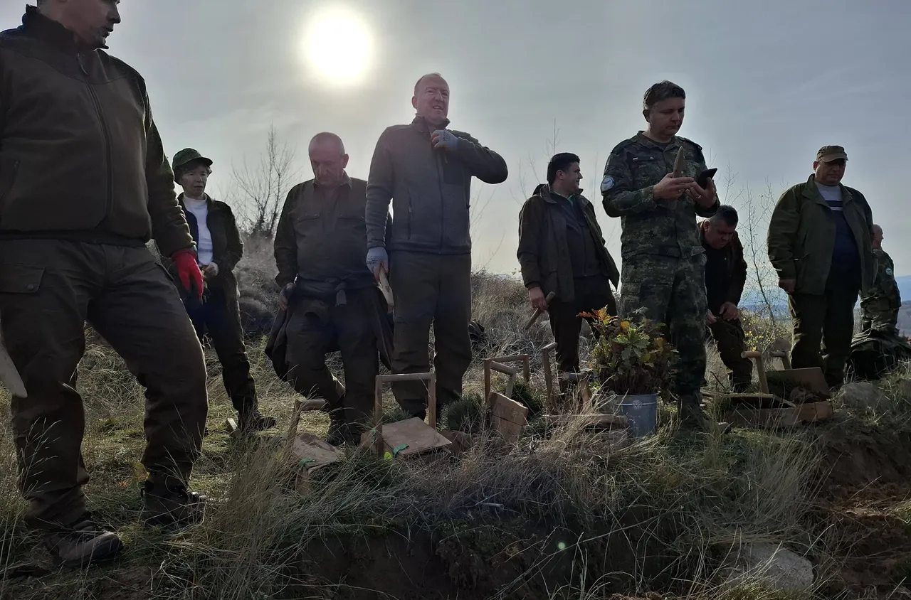 Инициативата "Съживи гората" обедини горски и военни край Симитли
