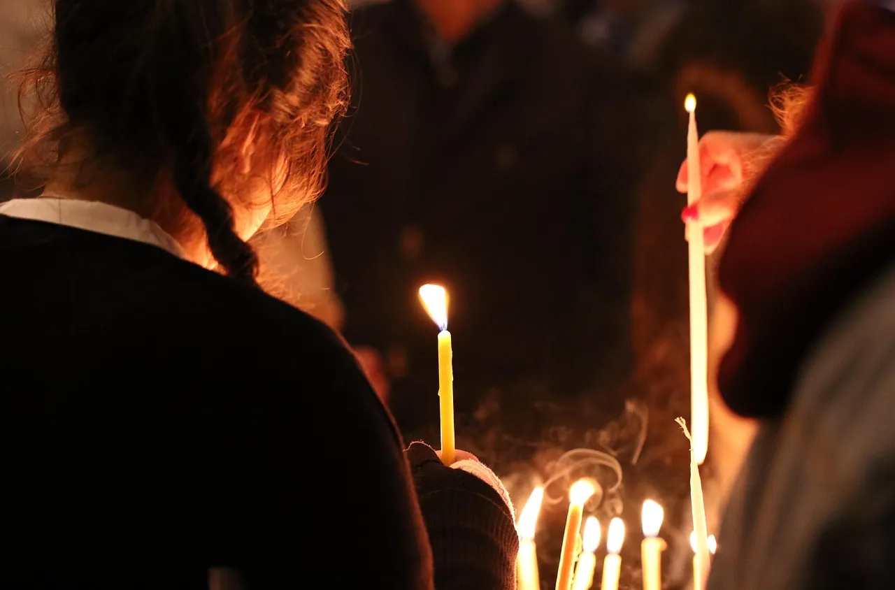 Благодатният огън слезе в църквата в Ерусалим