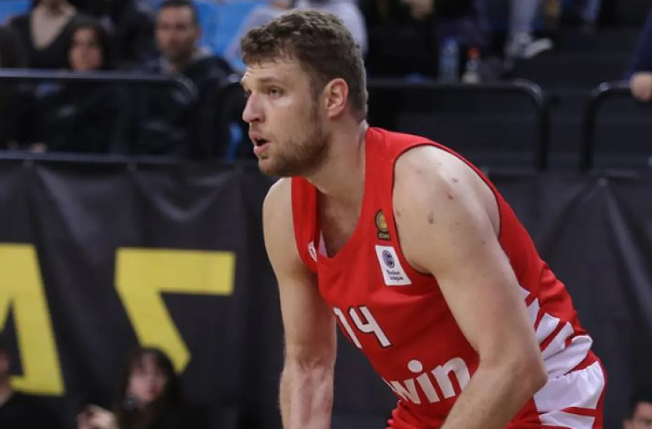 Нов силен мач за Везенков в Евролигата /видео/