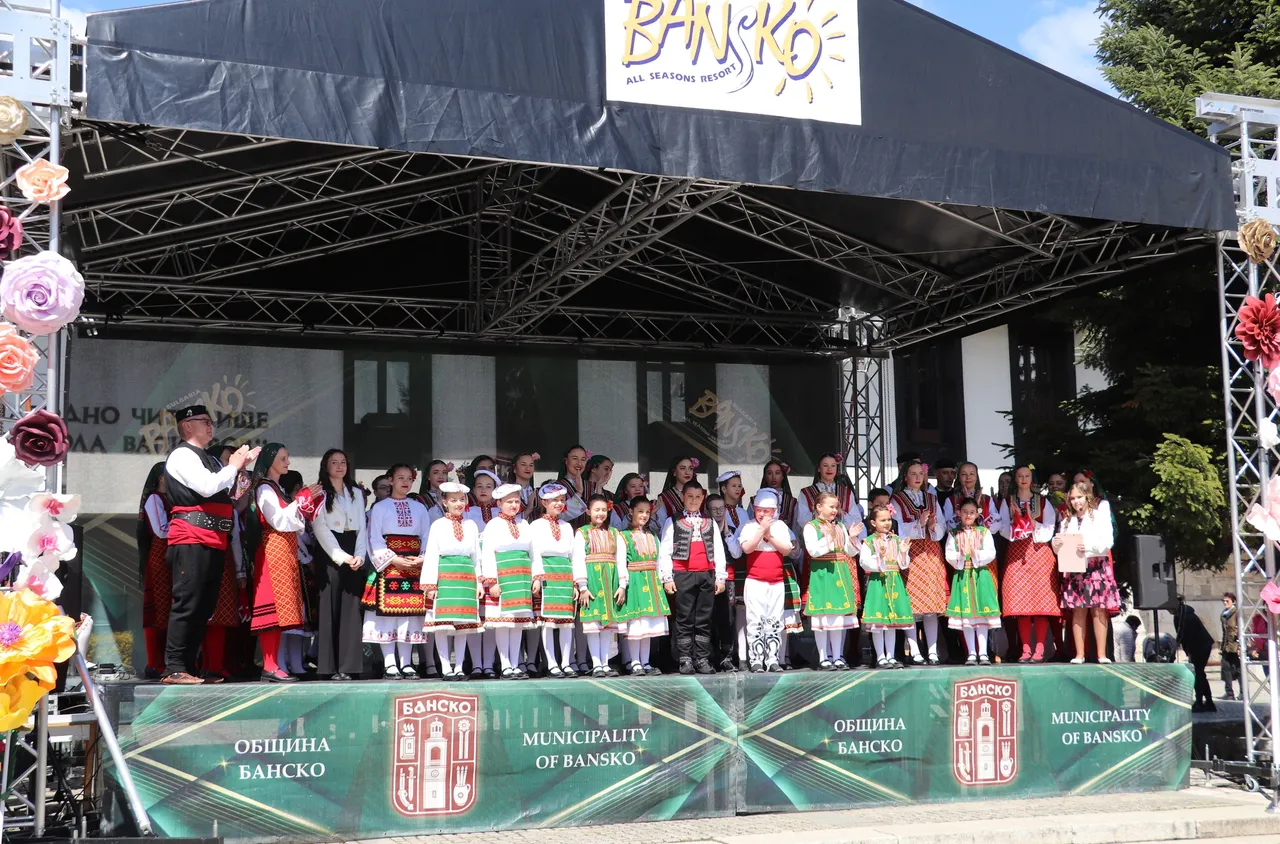 Tържествена света литургия и пъстри тържества за Цветница в Банско