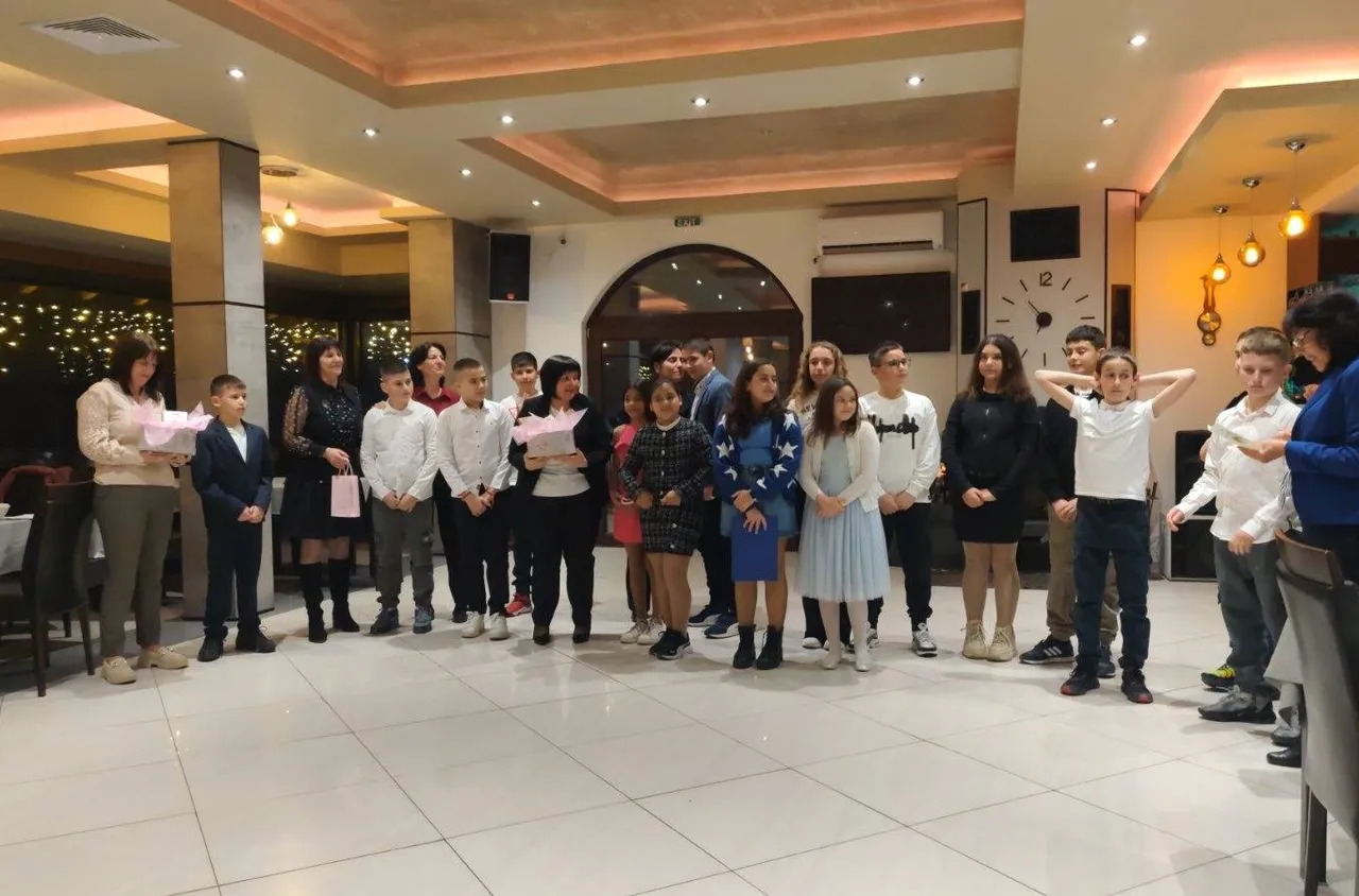 Петокласници от Хаджидимово отбелязаха 8 март с празнично тържество