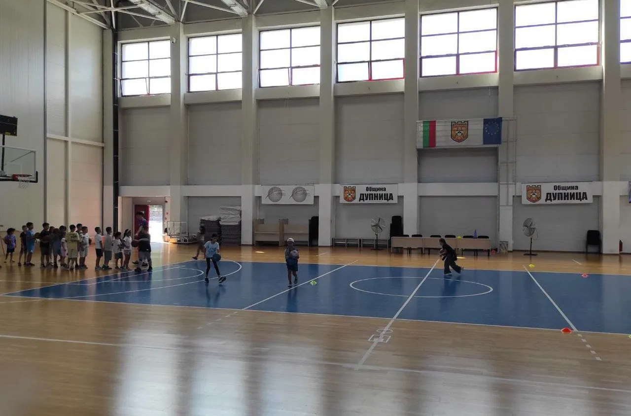 Децата в Дупница тренираха баскетбол по "Активно лято“