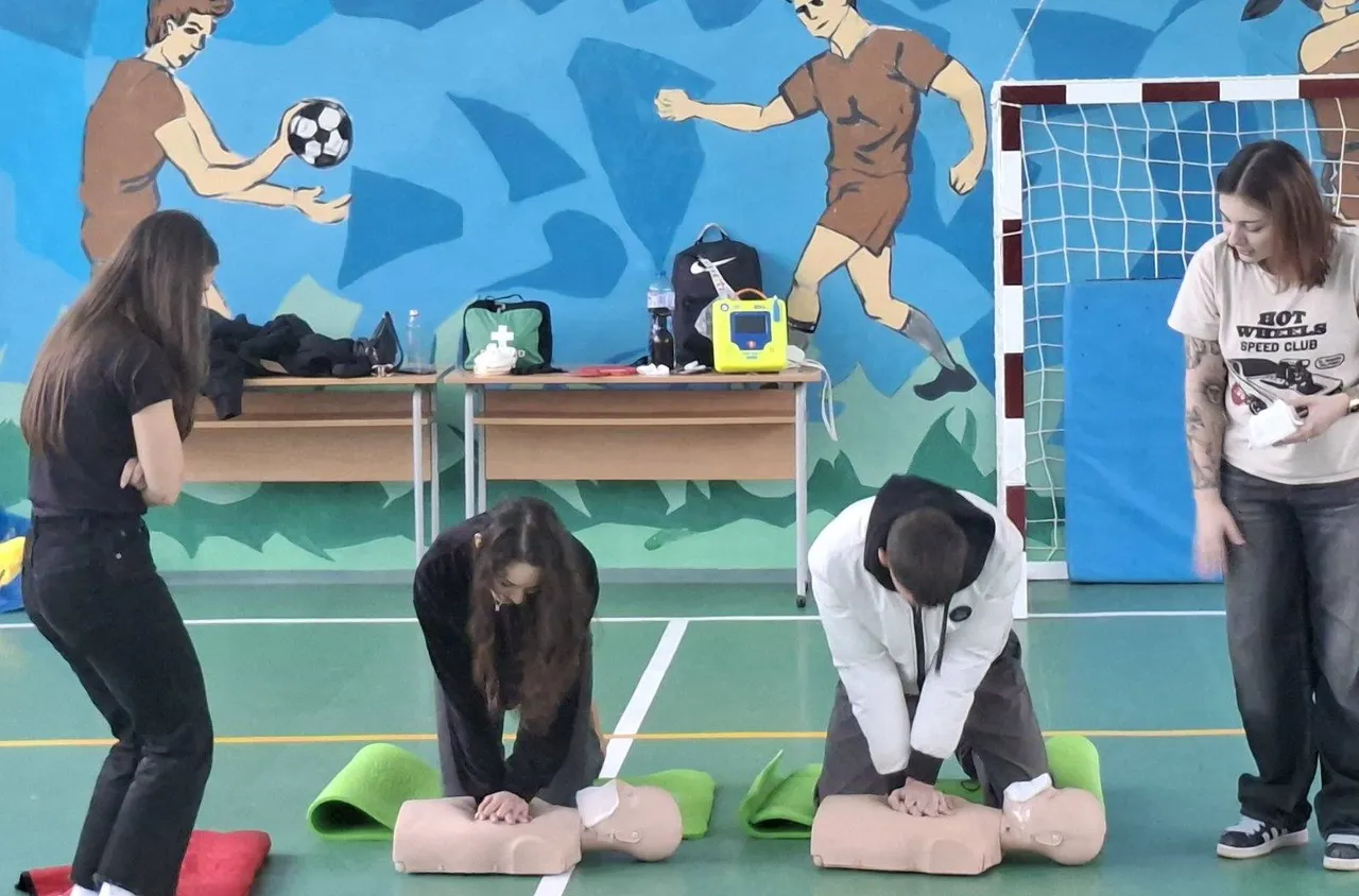 Над 260 ученици от ПМГ - Гоце Делчев се обучиха за оказване на първа долекарска помощ