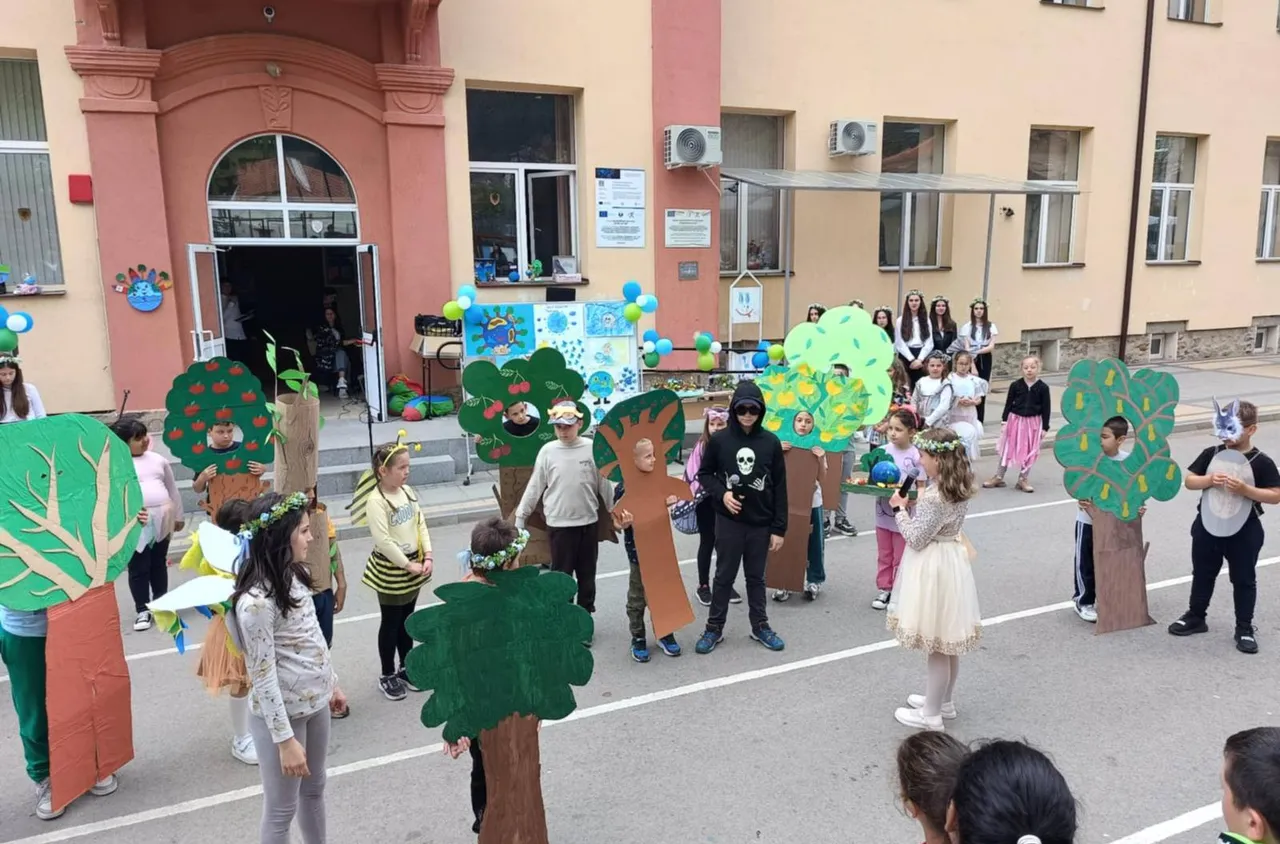 Учениците от Сапарева баня празнуваха Деня на Земята