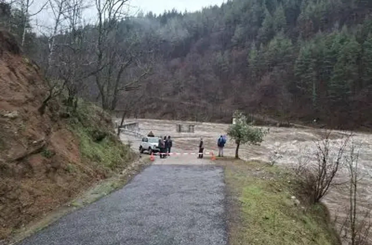 Река Арда заля мост и откъсна пет села от света