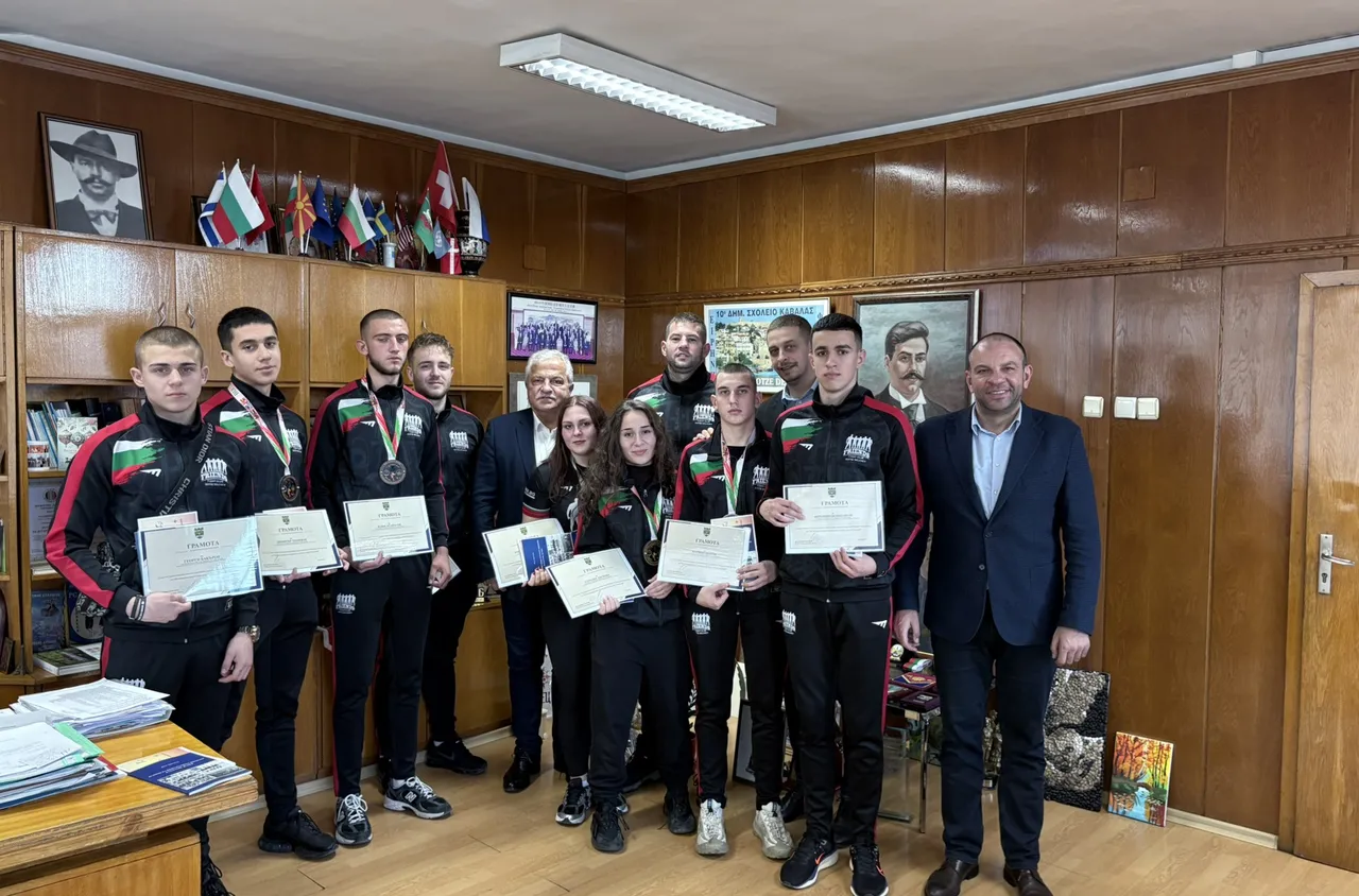 Кметът на Гоце Делчев награди кикбоксьори от града