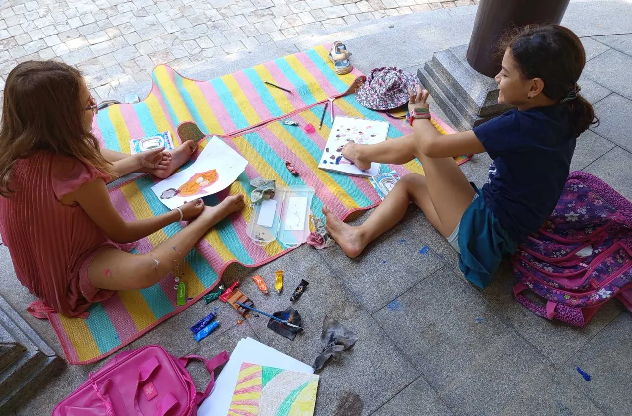 Забавление и творчество в клуб "Сръчни ръчички" в Гоце Делчев