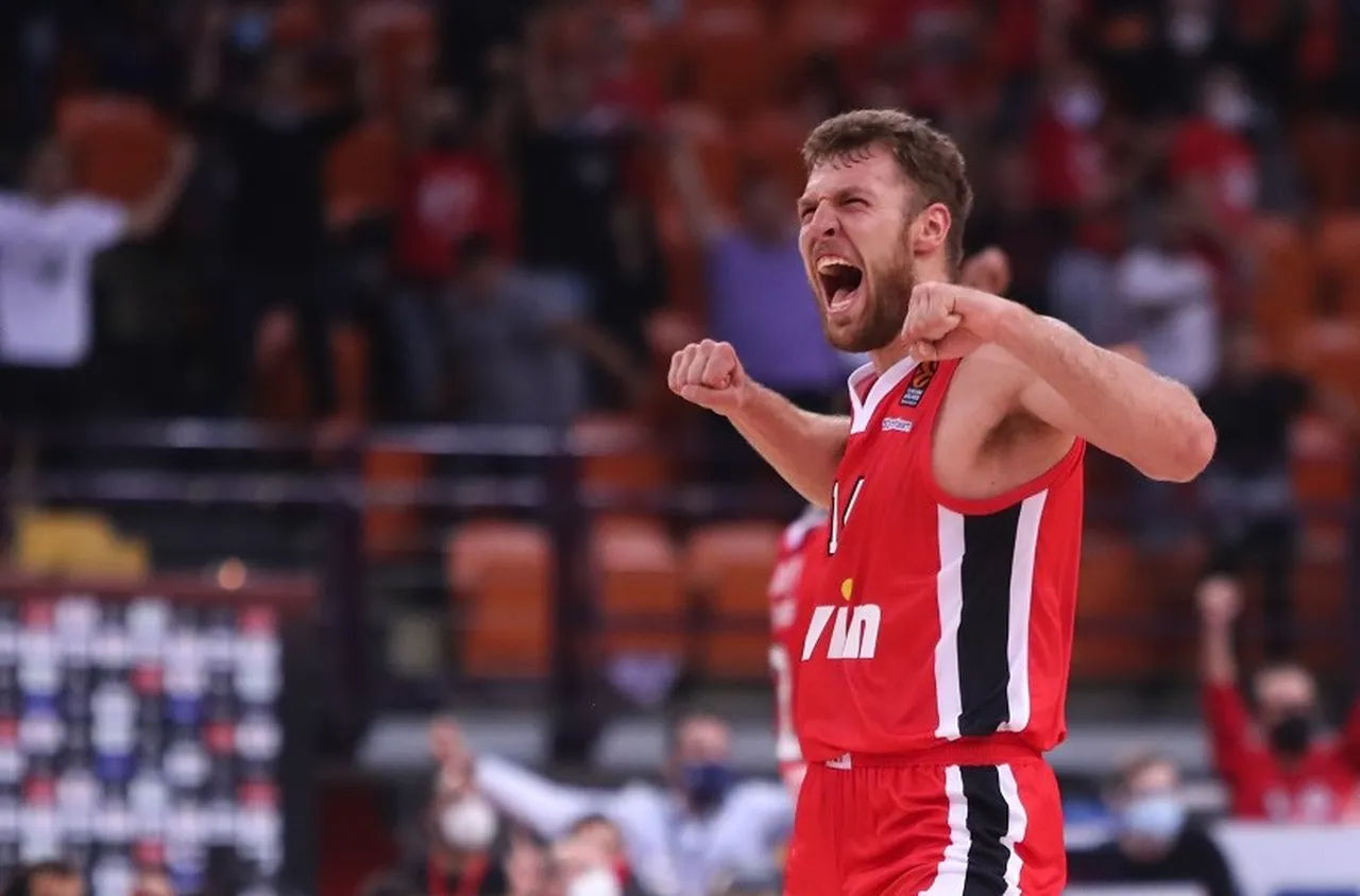 Драматичен успех за Везенков и Олимпиакос в Милано