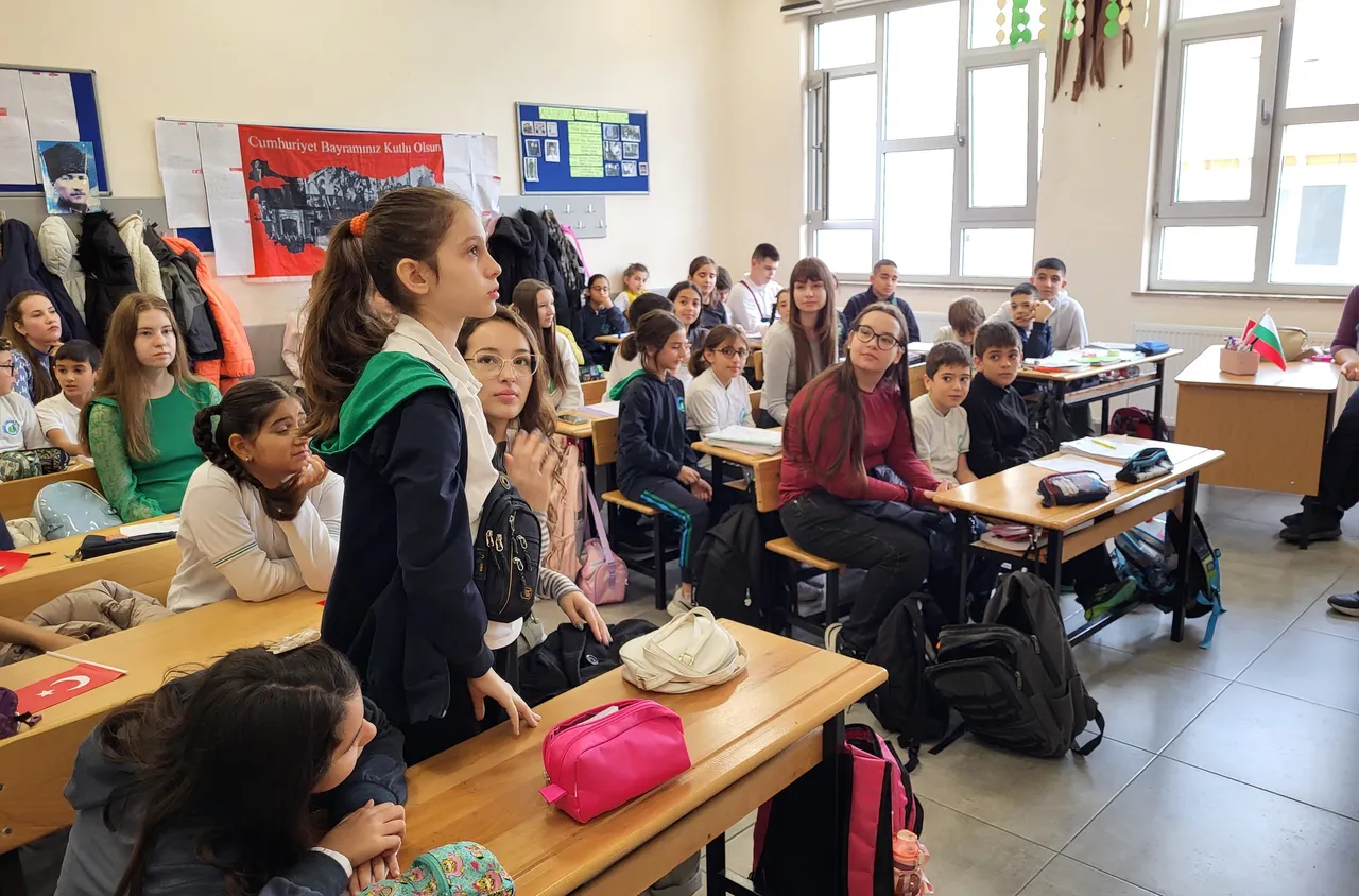 Ученици от СУ "Св. Паисий Хилендарски“ с успешна мобилност по "Еразъм+“ в Истанбул