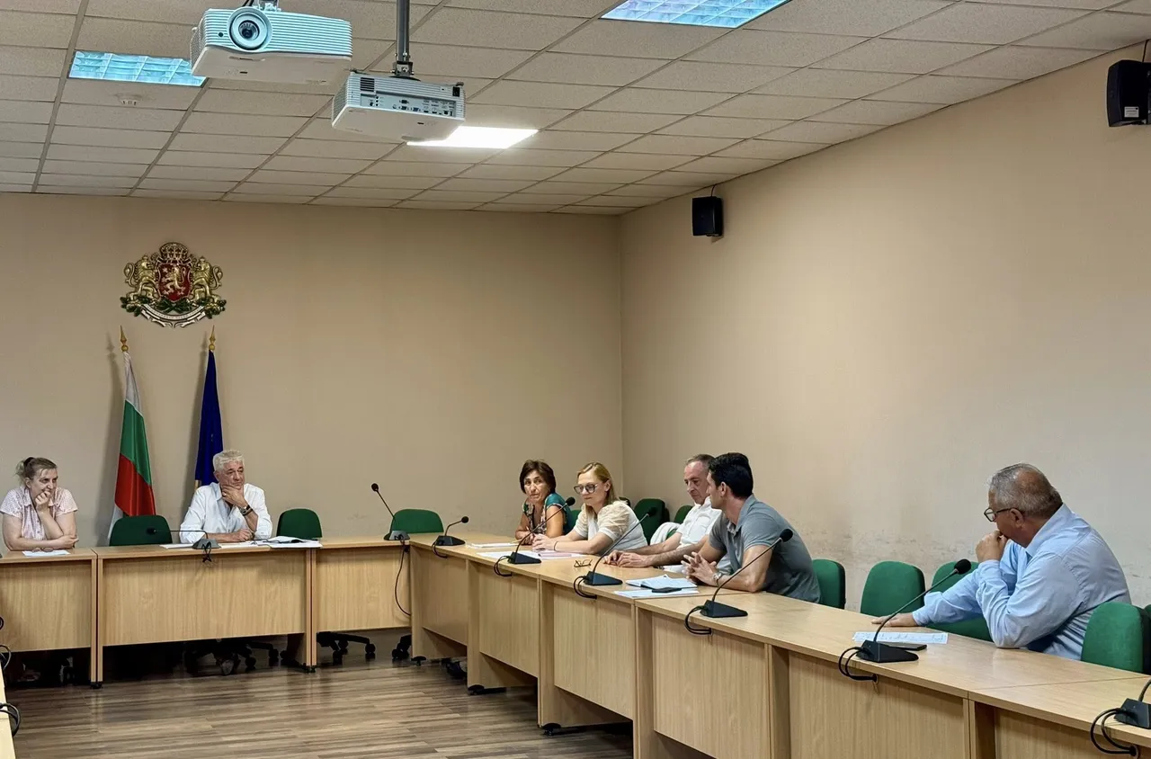 Институциите в Кюстендилско обсъждат как да върнат отпадналите деца обратно в училище