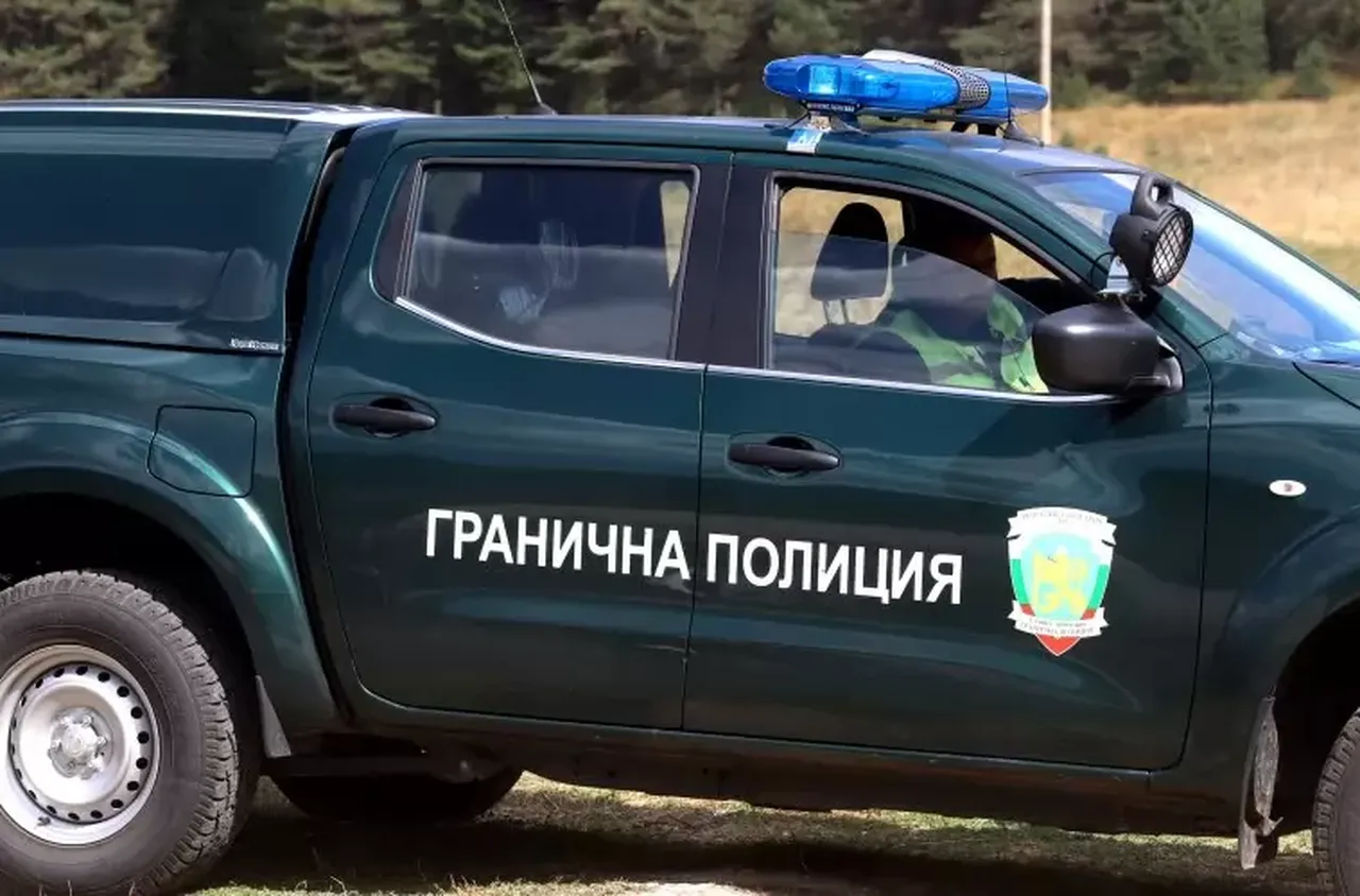 Хванаха датски шофьор с две укрити тайландки в колата (снимки)