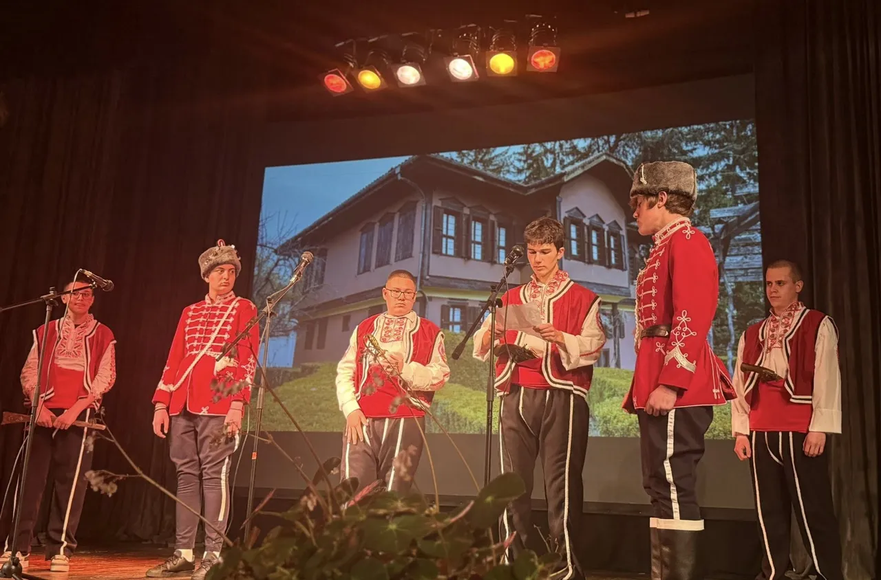 Ученици от Самоков пресъздадоха Априлското въстание в оригинално тържество