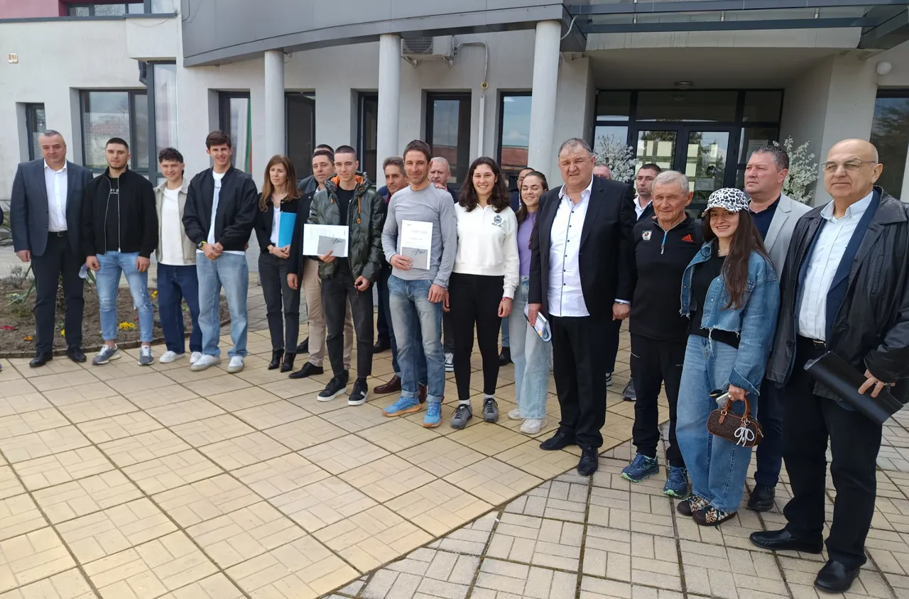 Община Сапарева баня отличи и подпомогна успели спортисти
