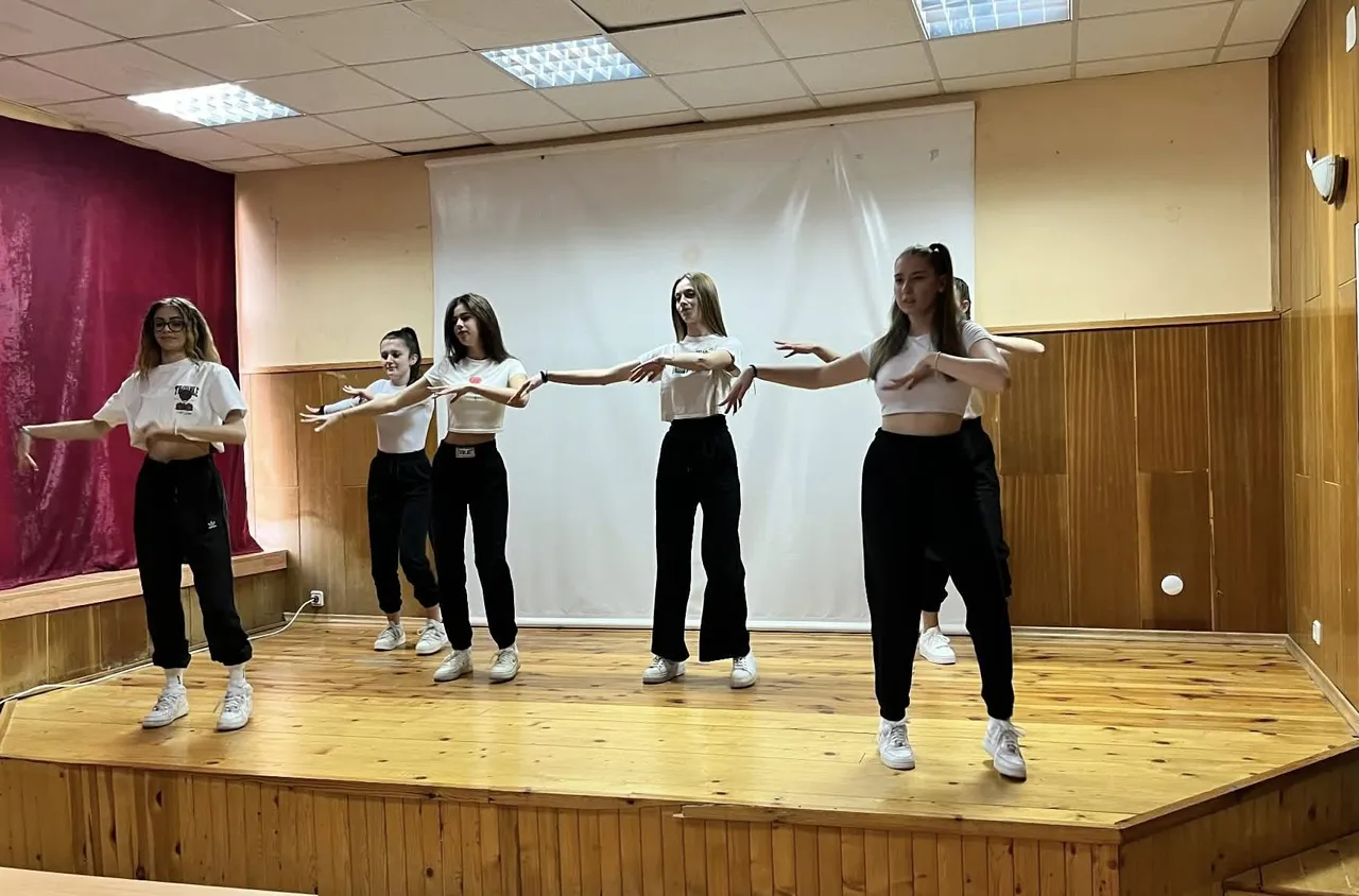 Техническата гимназия в Самоков отбеляза патронния си празник