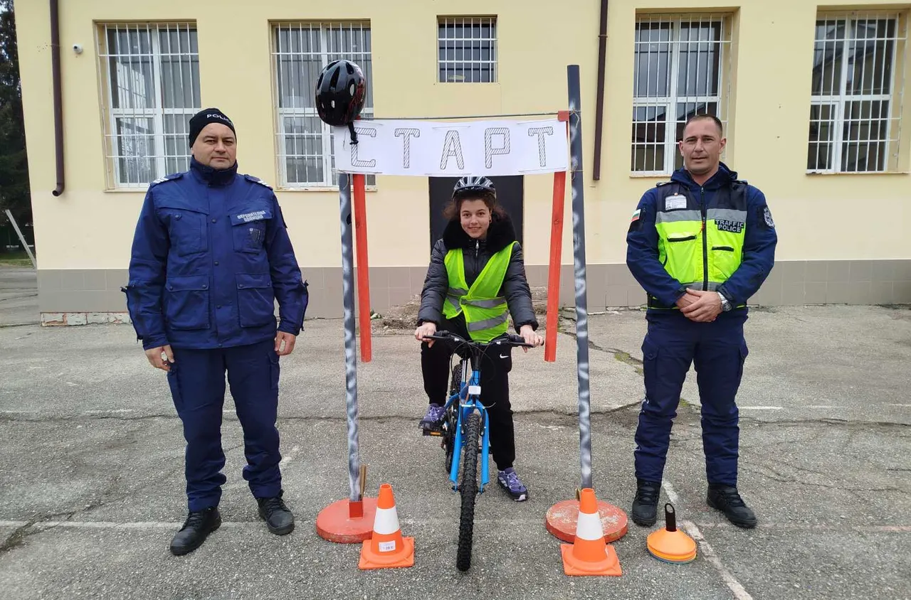 Ученици от Самоков премериха сили в състезание по пътна безопасност