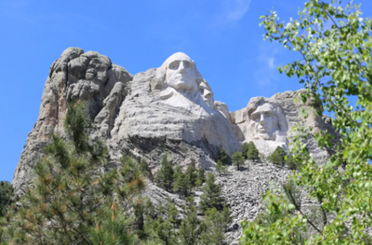 84 години от откриването на Монумента Ръшмор