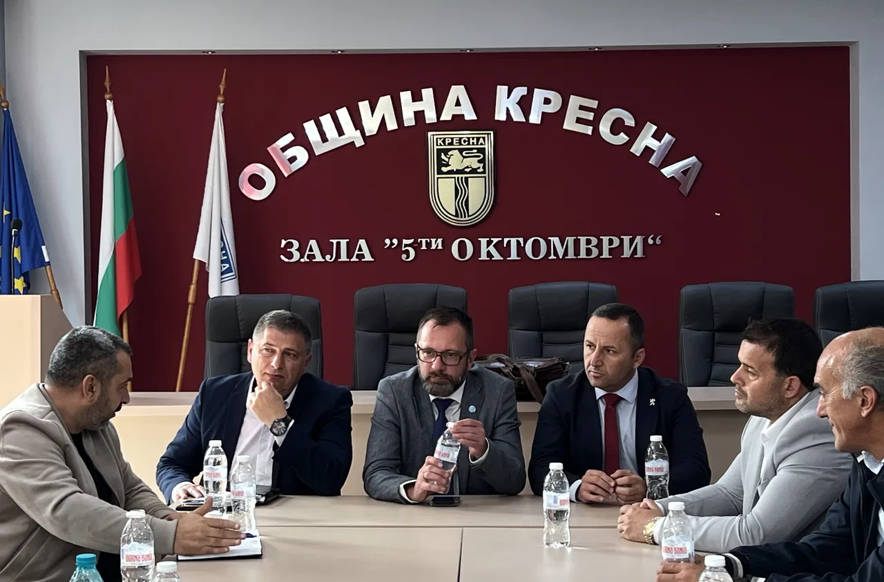 Местят пешеходната пътека на Е-79 в Кресна, с цел облекчаване на трафика