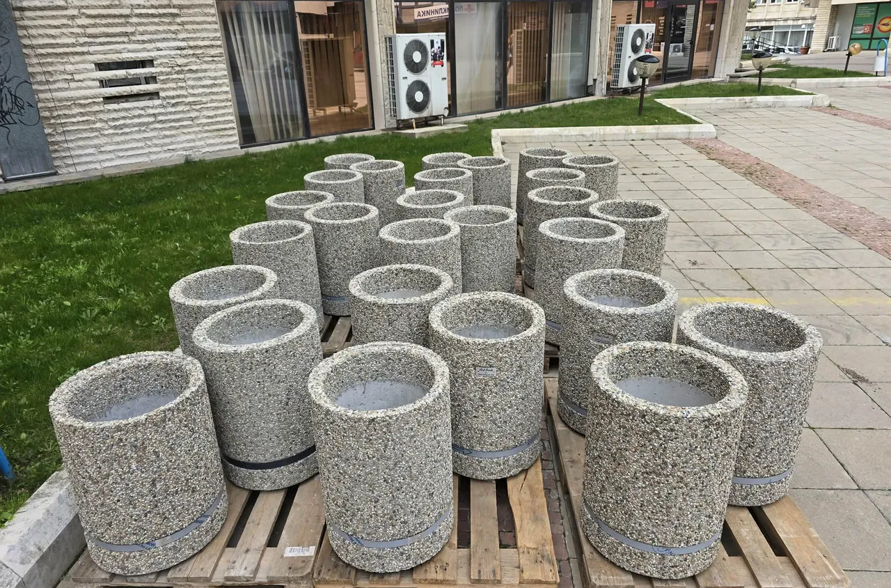 Нови бетонни кошчета подобряват чистотата в Дупница