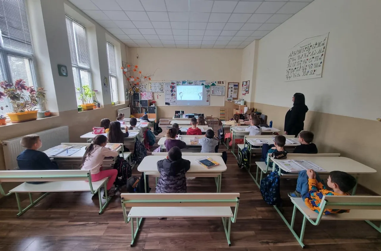 Патриотичен урок за първокласниците в Пещера