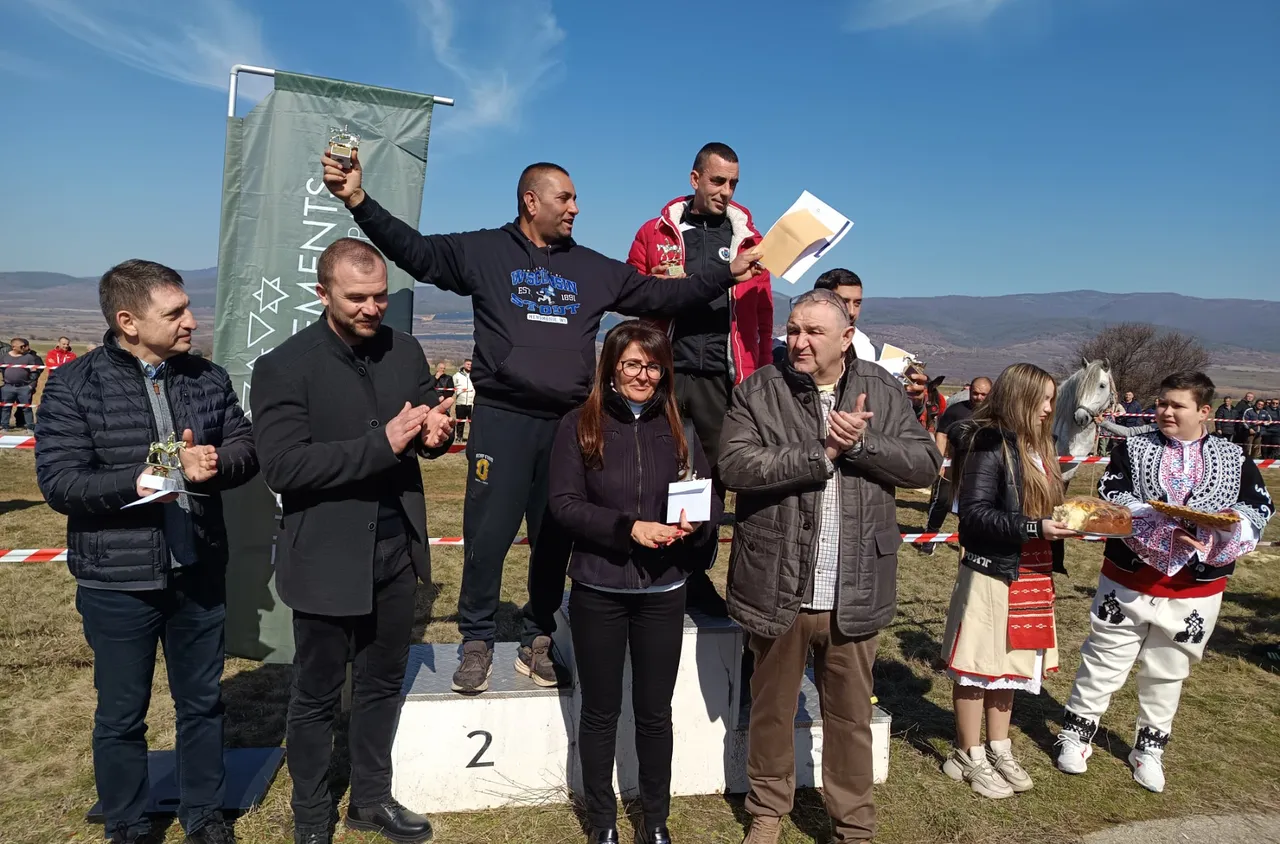 Традиционните кушии край Сапарева баня събраха стотици гости и любители на конете