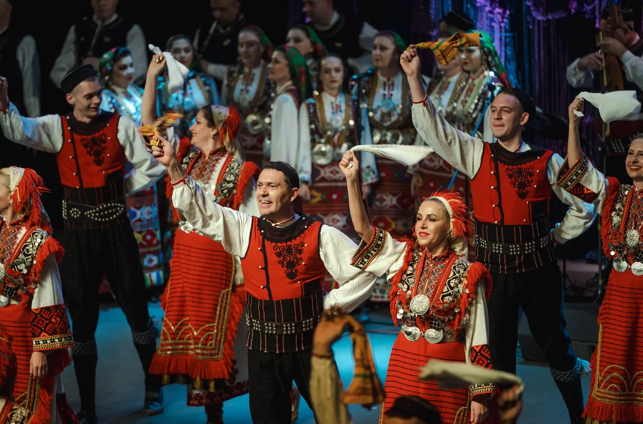 Ансамбъл "Пирин" постави финалния щрих на фестивала "От Добруджа до Пирин"