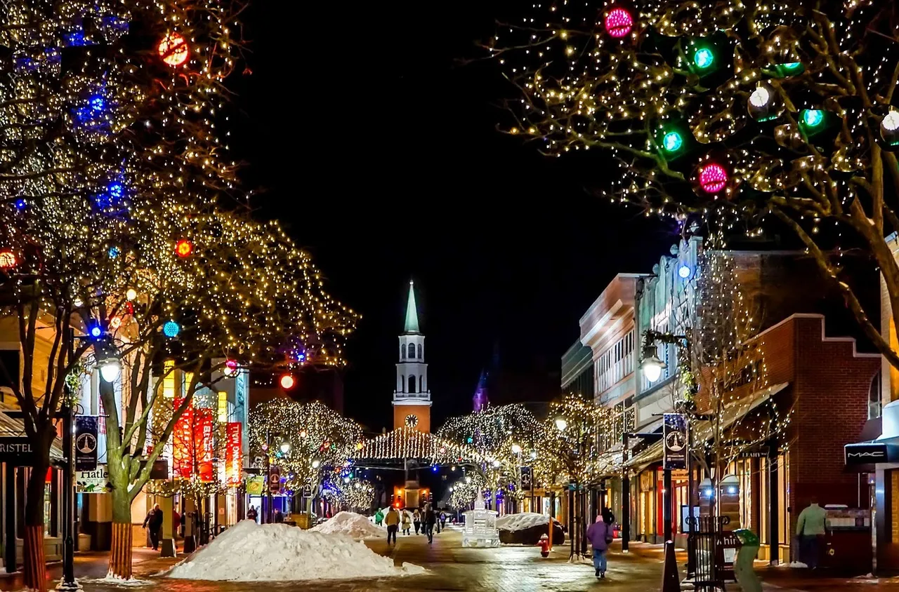 Жители на Кюстендил в надпревара за „Най- красива външна коледна украса“ 