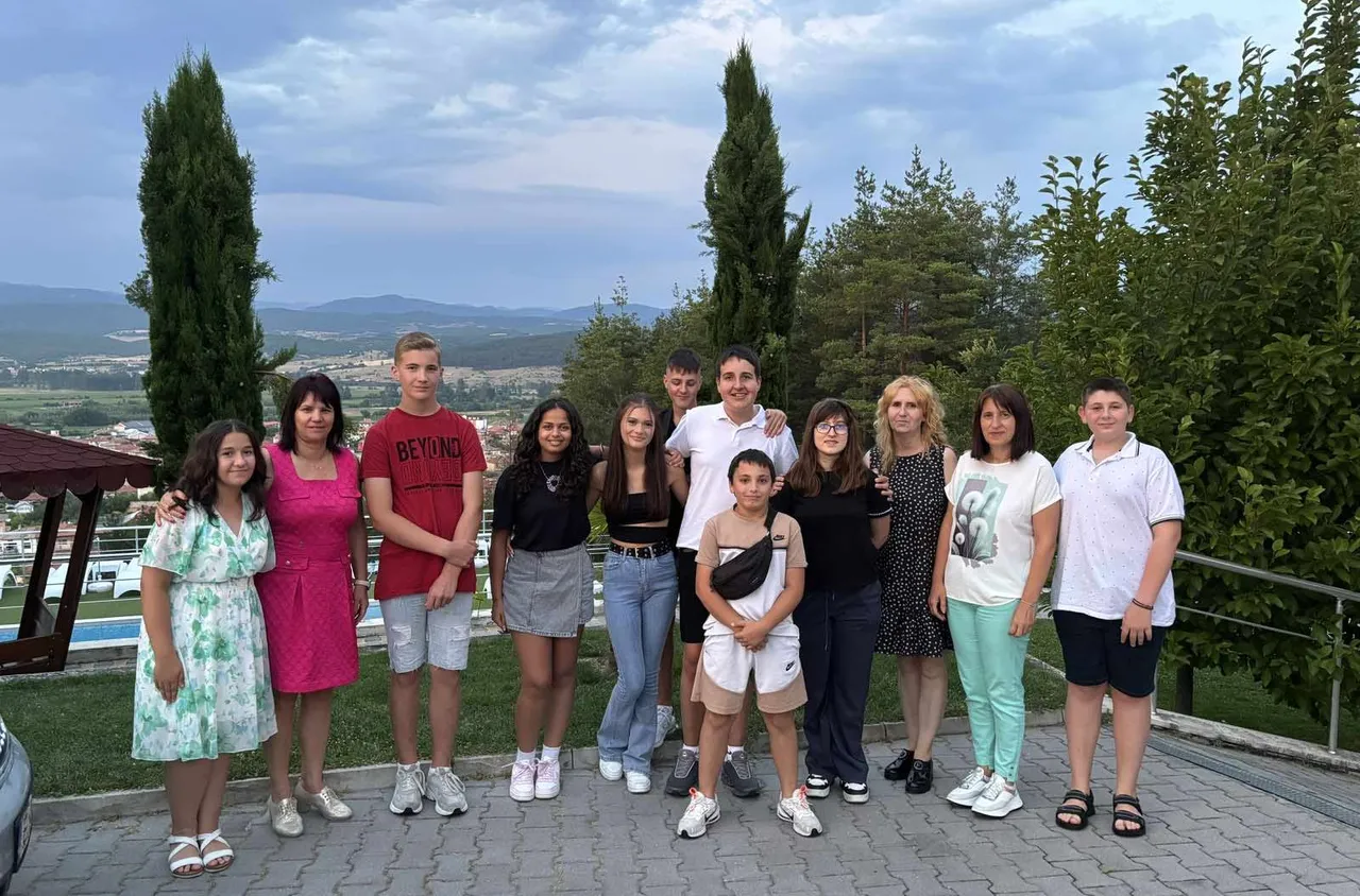 Преподаватели от Хаджидимово с трогателно съобщение към родители и ученици
