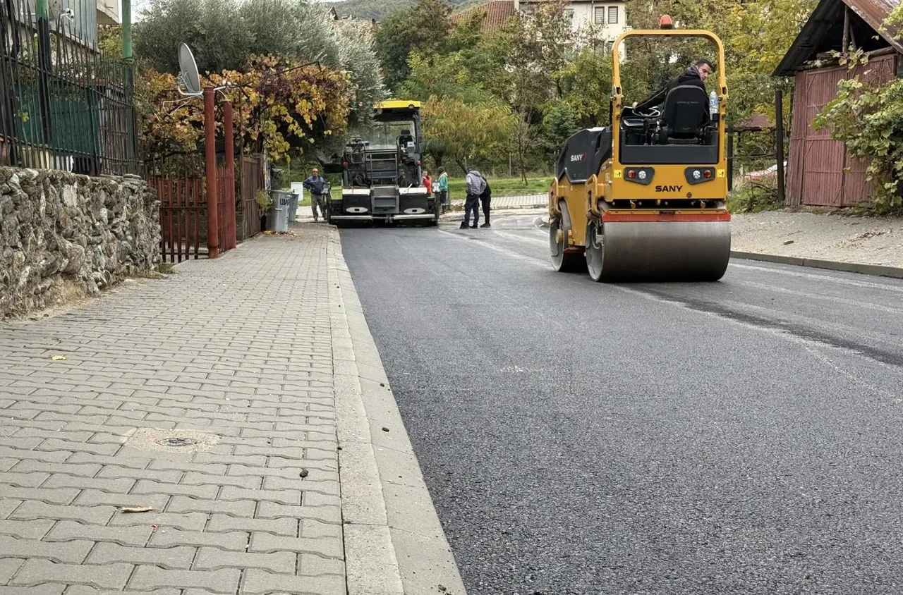 Полагат първи пласт на новата настилка на няколко улици в Петрич